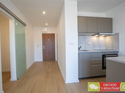 Praha 12 Modřany, byt 2+KK / komora